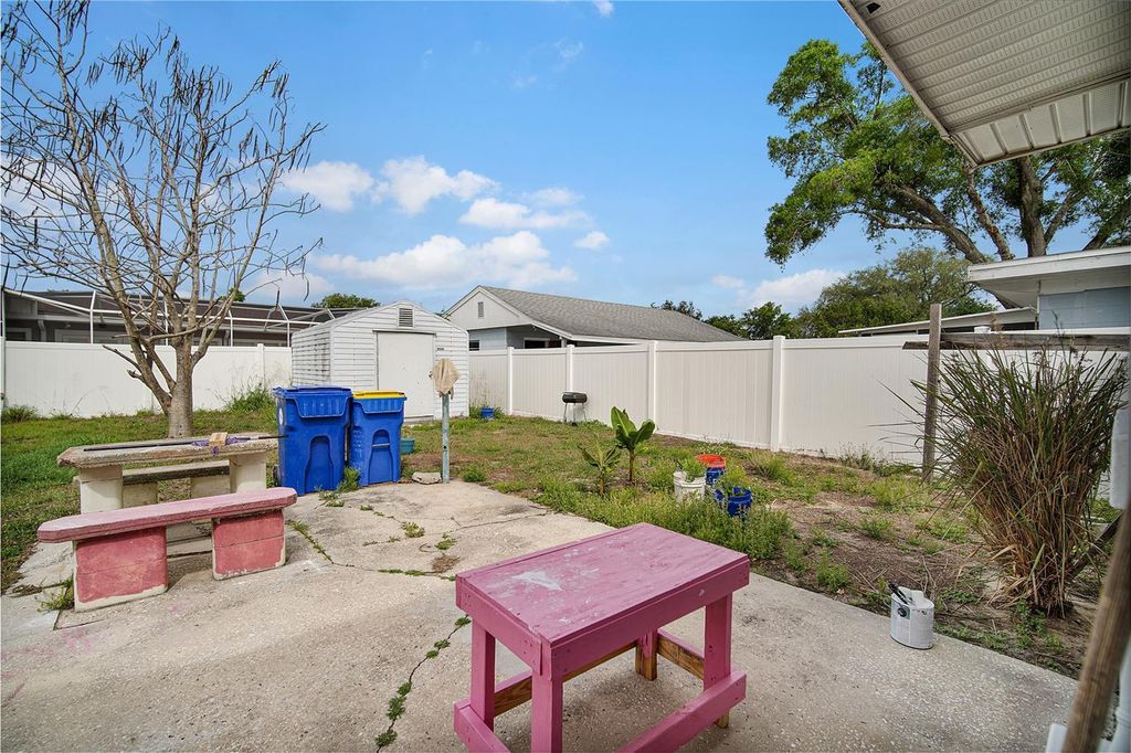 Image 18 of property listing at 885 N 9TH STREET, Eagle Lake, FL 33839