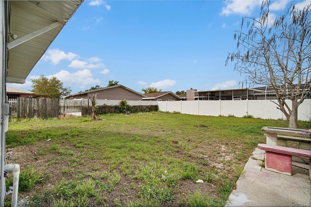 Image 19 of property listing at 885 N 9TH STREET, Eagle Lake, FL 33839