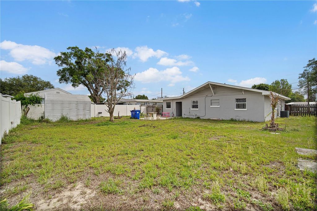Image 20 of property listing at 885 N 9TH STREET, Eagle Lake, FL 33839