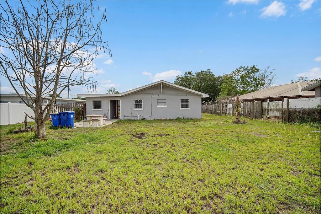 Image 21 of property listing at 885 N 9TH STREET, Eagle Lake, FL 33839