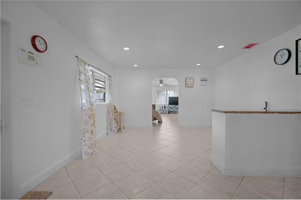 Image 9 of property listing at 885 N 9TH STREET, Eagle Lake, FL 33839