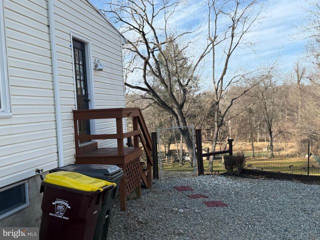 121 E HARMONY RD, West Grove, PA 19390