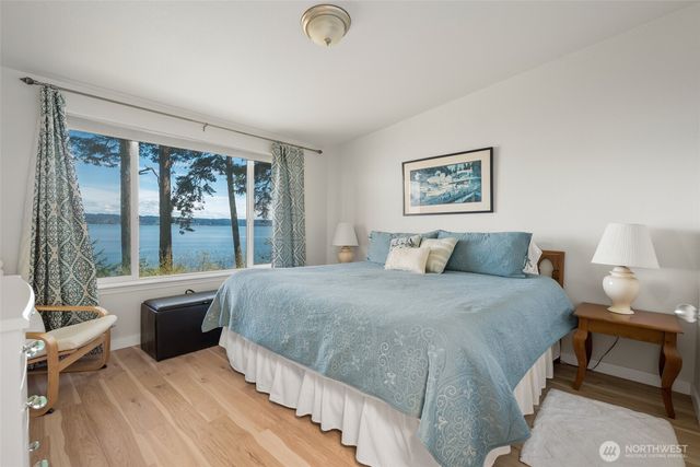 215 S Harrington Lagoon Road, Coupeville, WA 98239