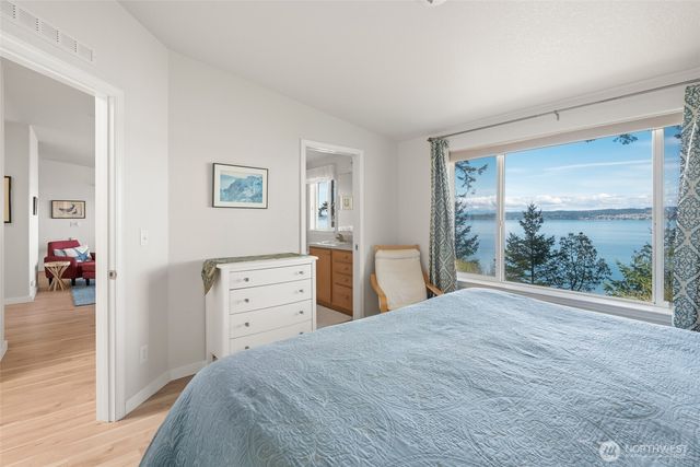 215 S Harrington Lagoon Road, Coupeville, WA 98239
