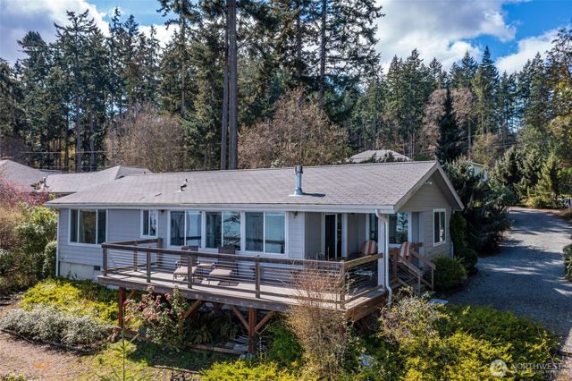 215 S Harrington Lagoon Road, Coupeville, WA 98239