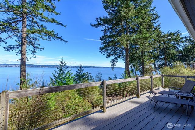 215 S Harrington Lagoon Road, Coupeville, WA 98239