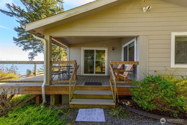 215 S Harrington Lagoon Road, Coupeville, WA 98239