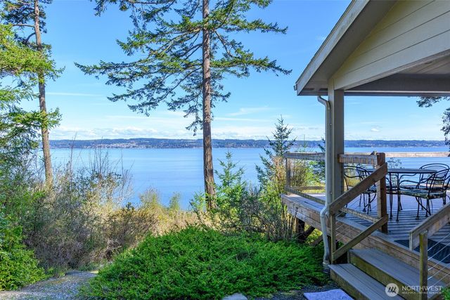 215 S Harrington Lagoon Road, Coupeville, WA 98239