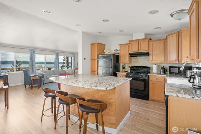 215 S Harrington Lagoon Road, Coupeville, WA 98239