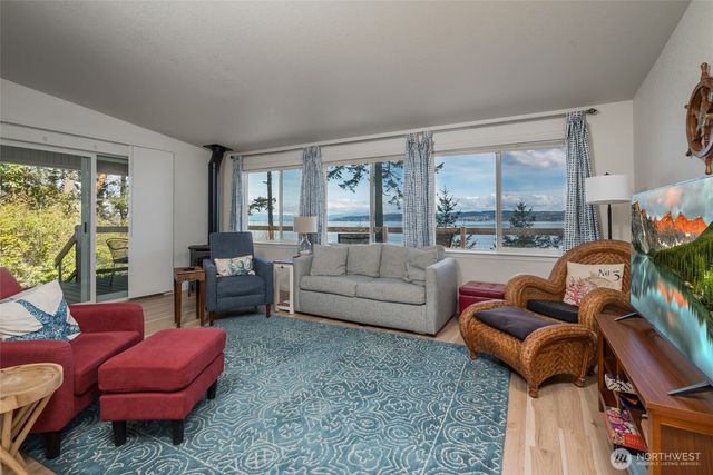 215 S Harrington Lagoon Road, Coupeville, WA 98239