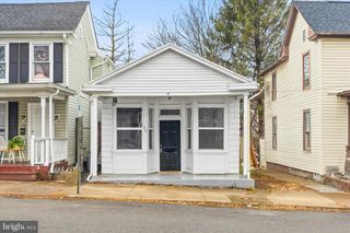 134 PENNSYLVANIA AVE, Martinsburg, WV 25404