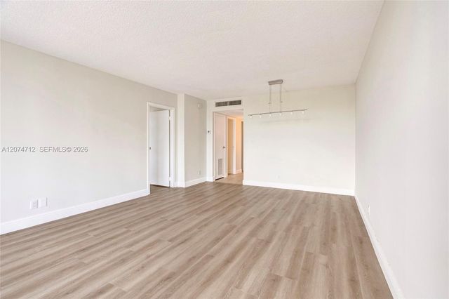 3401 N Country Club Drive EI403, Aventura, FL 33180