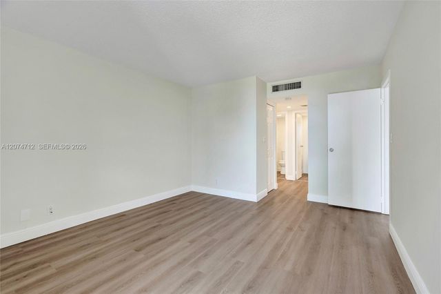 3401 N Country Club Drive EI403, Aventura, FL 33180