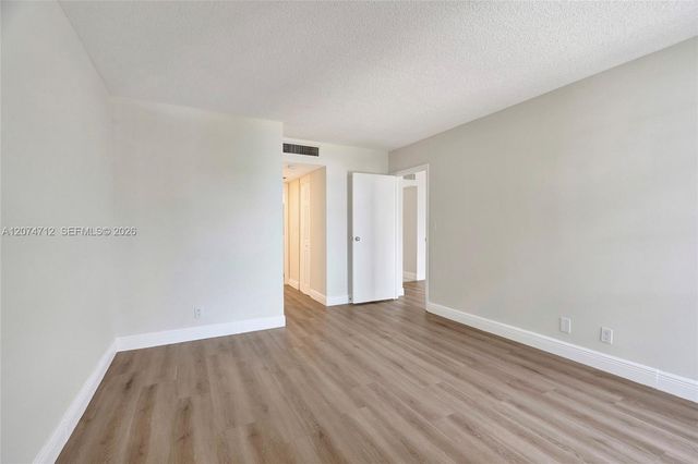 3401 N Country Club Drive EI403, Aventura, FL 33180
