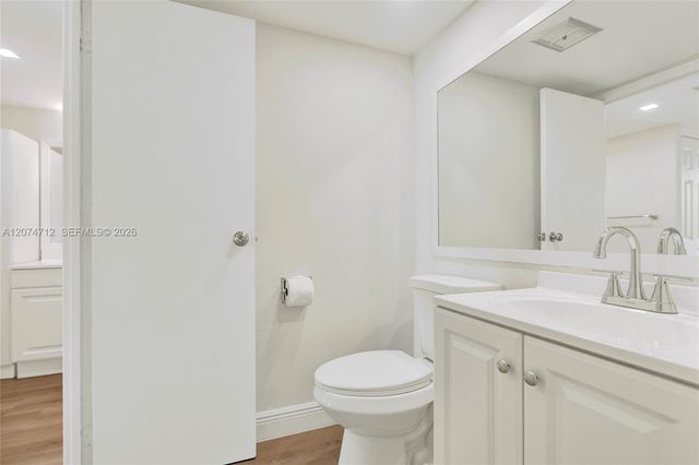 3401 N Country Club Drive EI403, Aventura, FL 33180