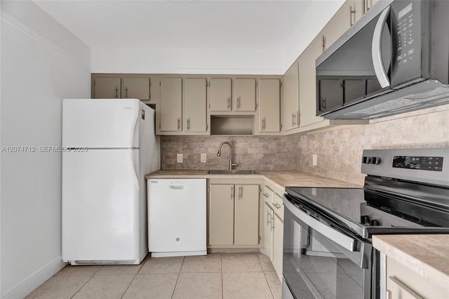 3401 N Country Club Drive EI403, Aventura, FL 33180