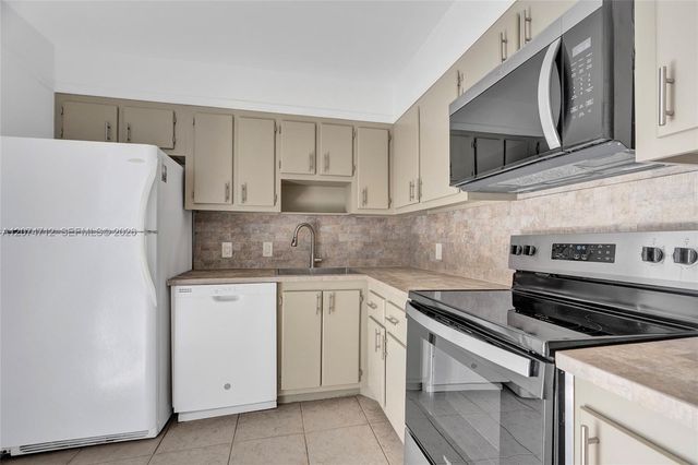 3401 N Country Club Drive EI403, Aventura, FL 33180