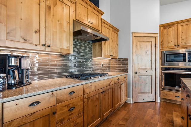 536 W La Strada Circle, Medford, OR 97504