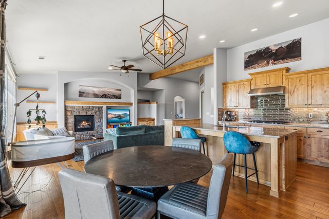 536 W La Strada Circle, Medford, OR 97504