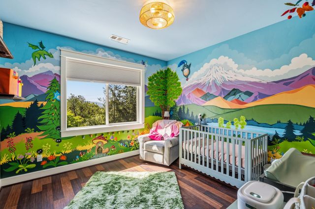 536 W La Strada Circle, Medford, OR 97504