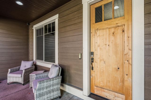 536 W La Strada Circle, Medford, OR 97504