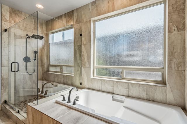 536 W La Strada Circle, Medford, OR 97504
