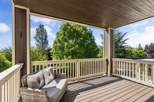 536 W La Strada Circle, Medford, OR 97504