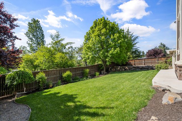 536 W La Strada Circle, Medford, OR 97504