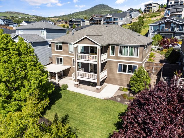 536 W La Strada Circle, Medford, OR 97504