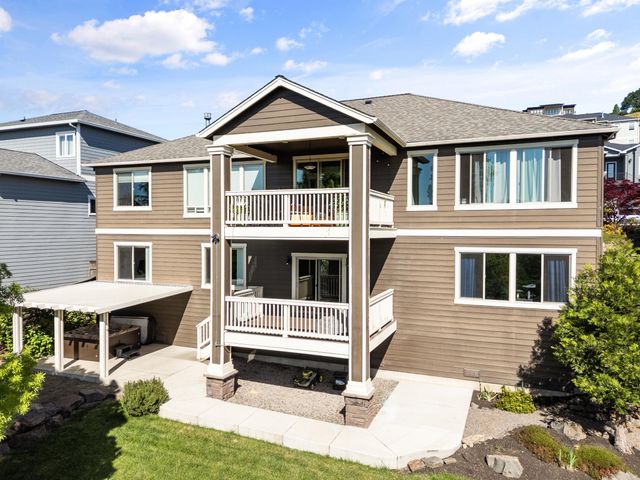 536 W La Strada Circle, Medford, OR 97504