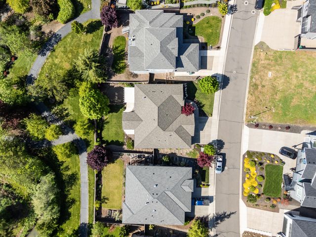 536 W La Strada Circle, Medford, OR 97504