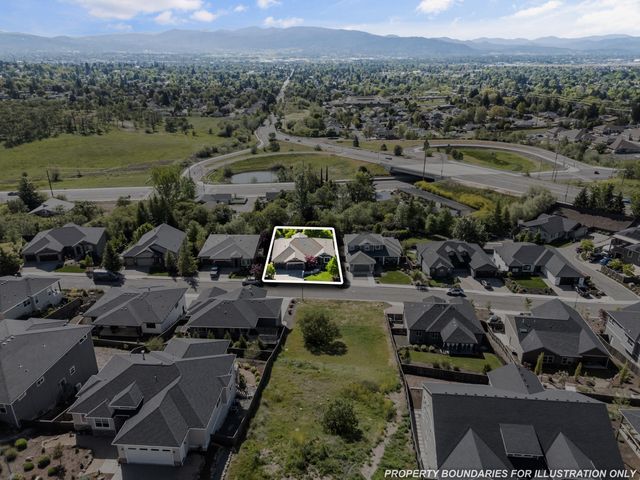 536 W La Strada Circle, Medford, OR 97504