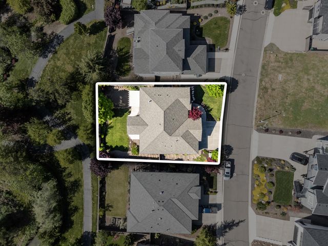 536 W La Strada Circle, Medford, OR 97504