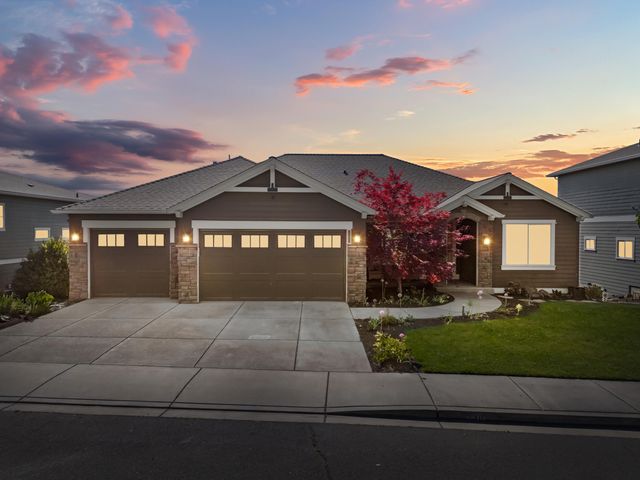 536 W La Strada Circle, Medford, OR 97504