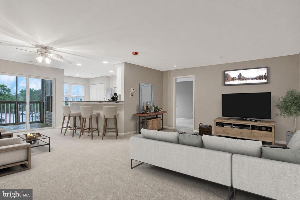 Image 10 of property listing at 6506 HOME WATER WAY #204, Glen Burnie, MD 21060