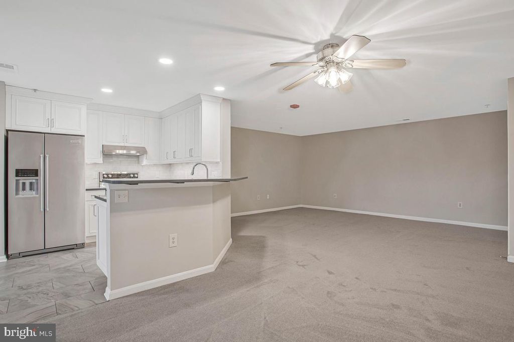Image 15 of property listing at 6506 HOME WATER WAY #204, Glen Burnie, MD 21060