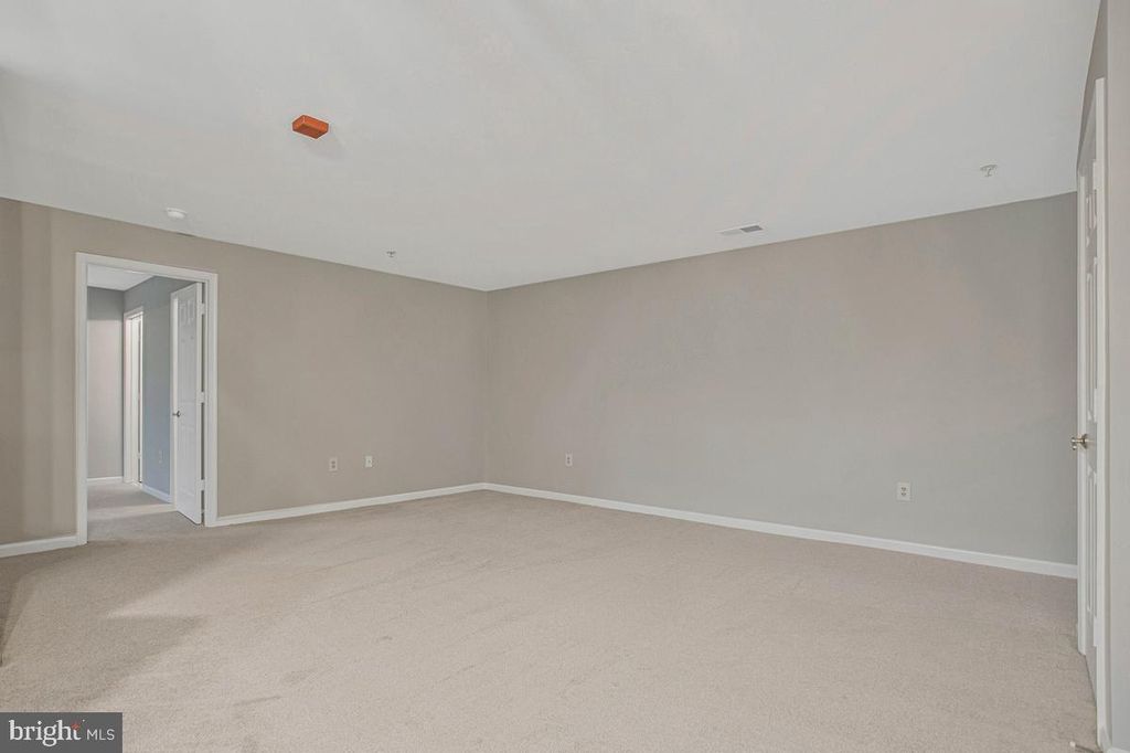 Image 16 of property listing at 6506 HOME WATER WAY #204, Glen Burnie, MD 21060