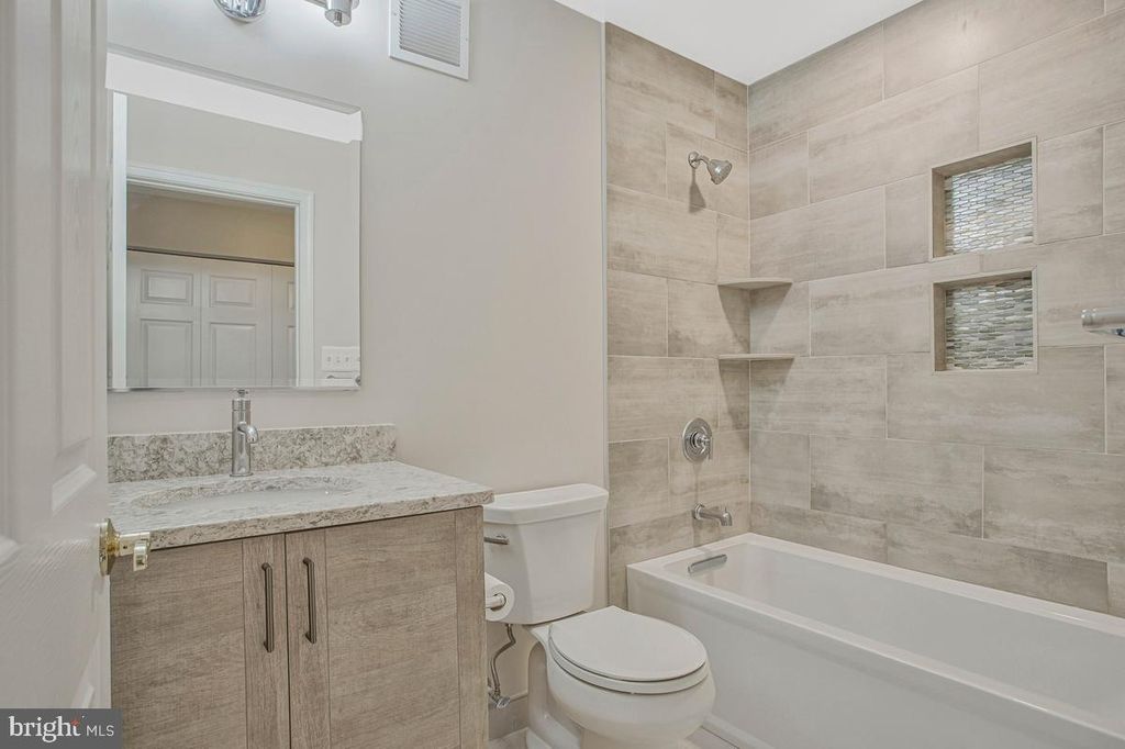 Image 26 of property listing at 6506 HOME WATER WAY #204, Glen Burnie, MD 21060