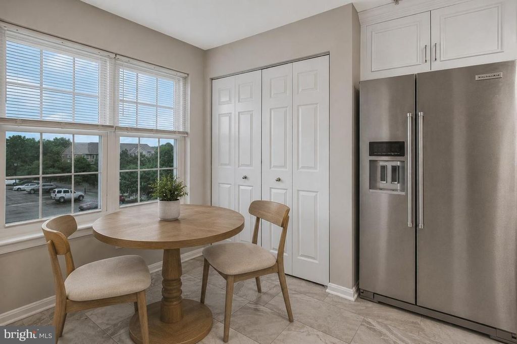 Image 8 of property listing at 6506 HOME WATER WAY #204, Glen Burnie, MD 21060