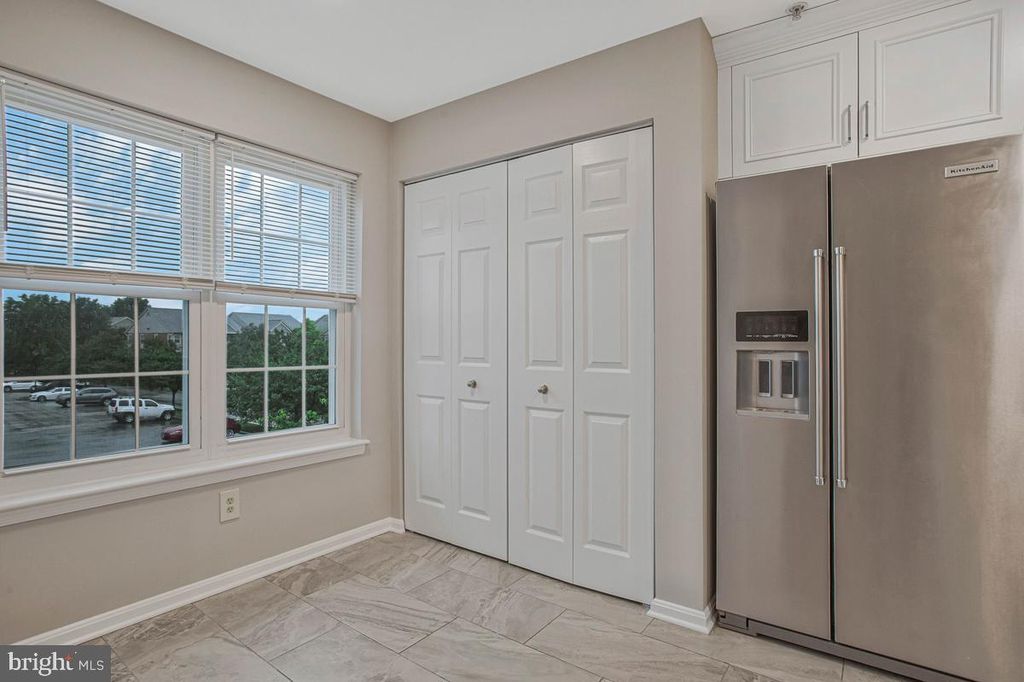Image 9 of property listing at 6506 HOME WATER WAY #204, Glen Burnie, MD 21060