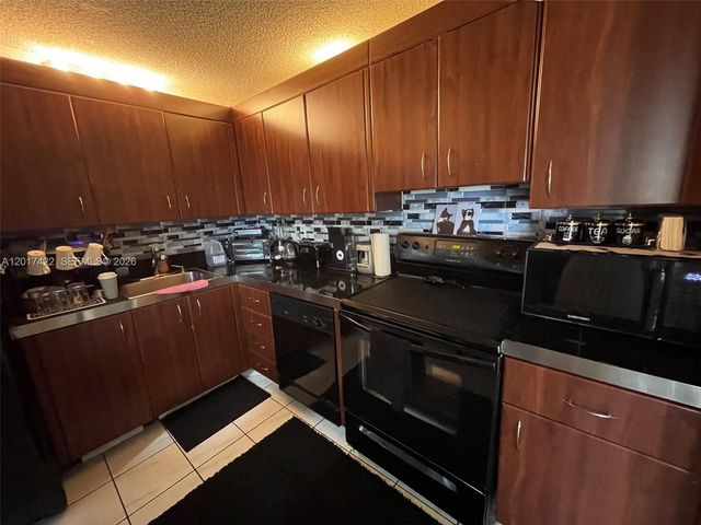 671 NE 195th St 207-E, Miami, FL 33179