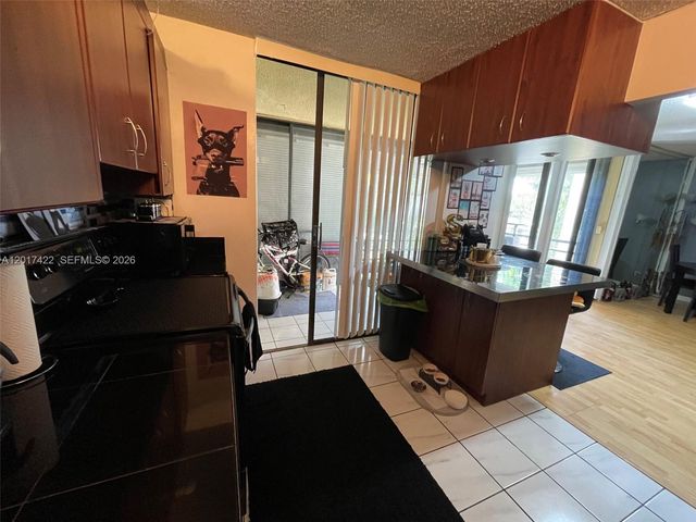 671 NE 195th St 207-E, Miami, FL 33179