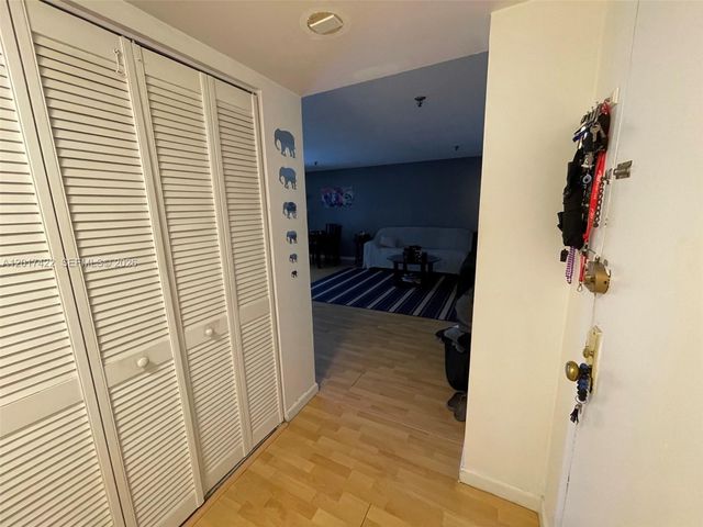 671 NE 195th St 207-E, Miami, FL 33179
