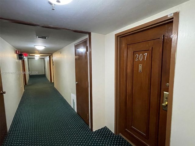 671 NE 195th St 207-E, Miami, FL 33179