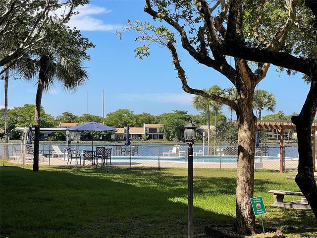 671 NE 195th St 207-E, Miami, FL 33179