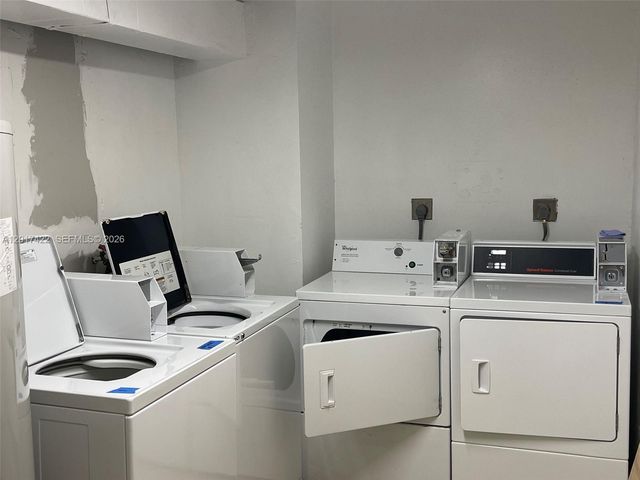 671 NE 195th St 207-E, Miami, FL 33179