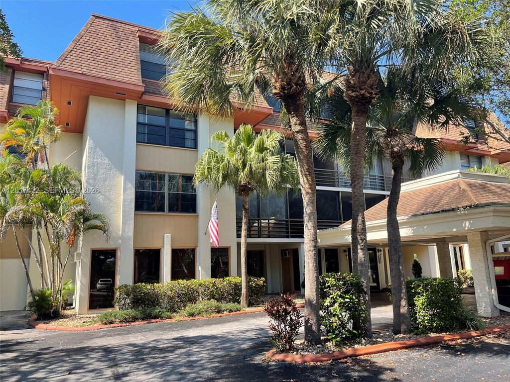 671 NE 195th St 207-E, Miami, FL 33179