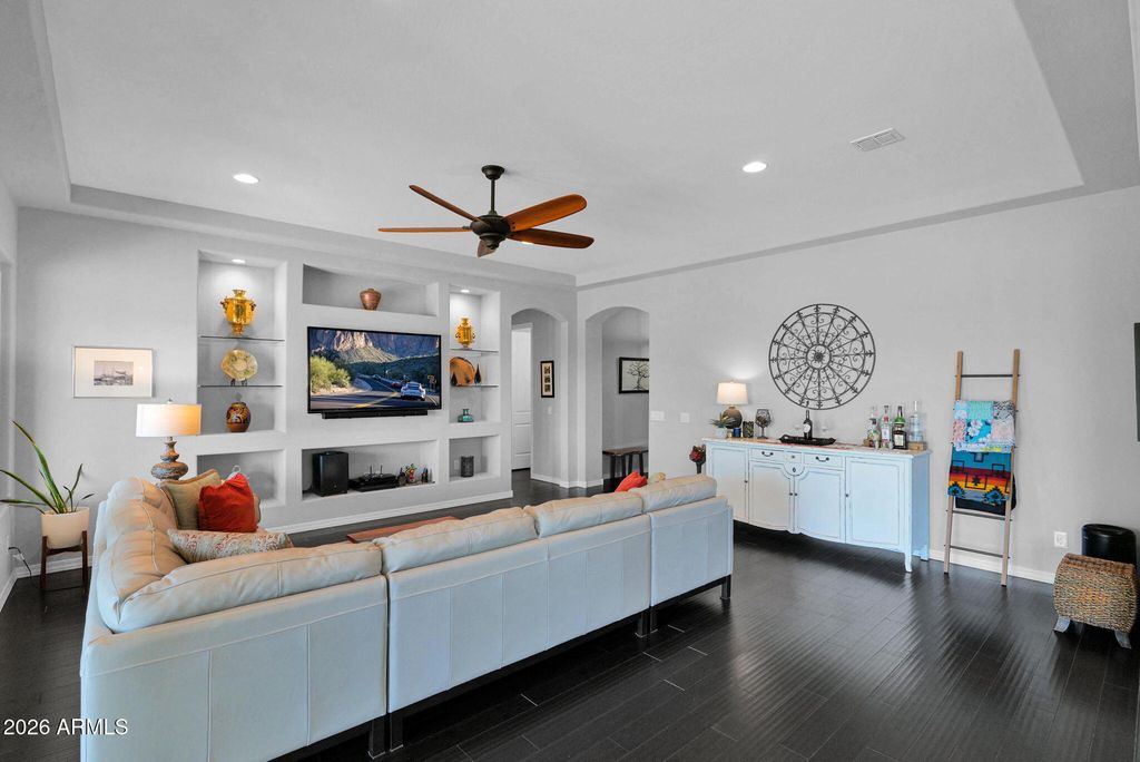 Image 7 of property listing at 5951 W CACTUS WREN Way, Florence, AZ 85132