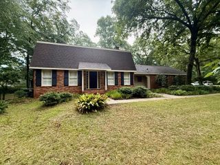 2000 Deerpath, Dothan, AL 36303