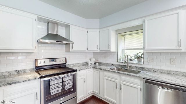 566 Hilltop Terrace, Tallmadge, OH 44278